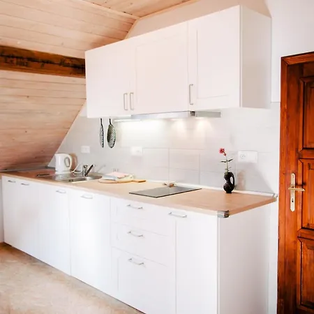4 Guests Apartment,15 Min From Prague Airport,near Golf 아파트 *