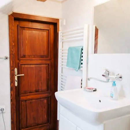 Apartament 4 Guests Apartment,15 Min From Prague Airport,near Golf